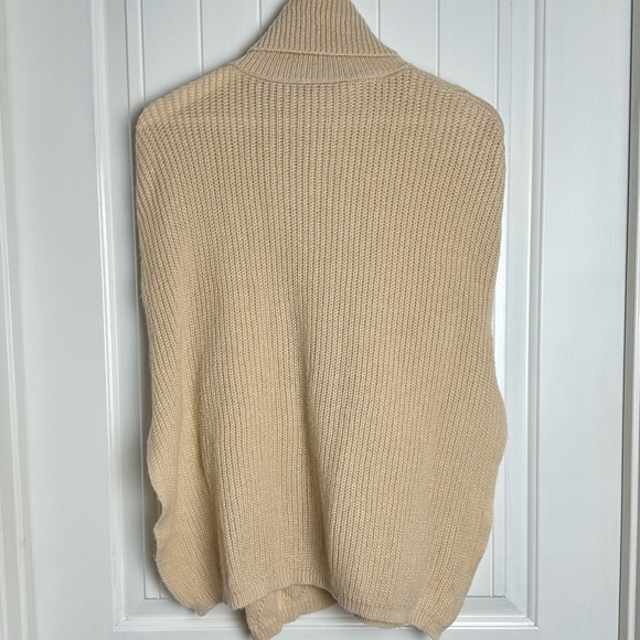 Boutique Chic cream knitted turtleneck poncho sweater size small - Picture 3 of 7